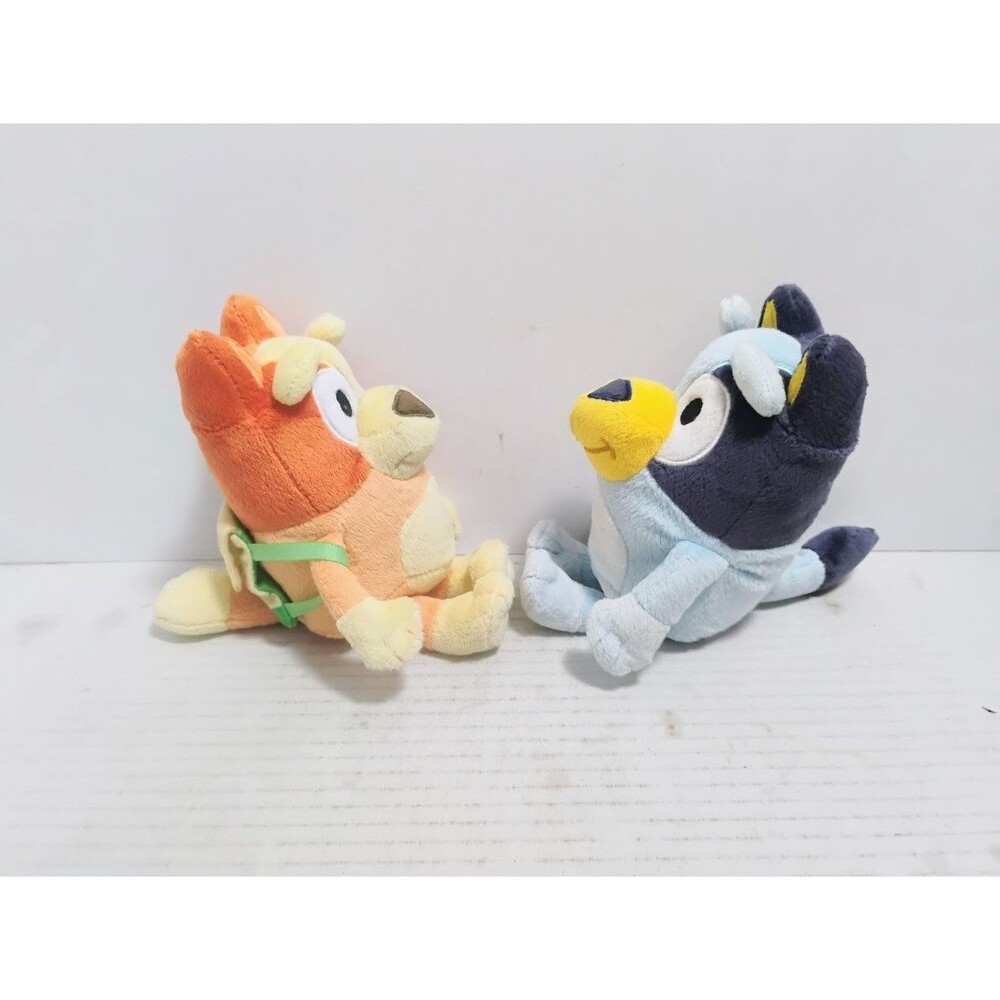2018 MOOSE TOYS BLUEY & FRIENDS 8” PLUSH LOT BLUEY & BINGO W BACKPACK - Picture 3 of 5